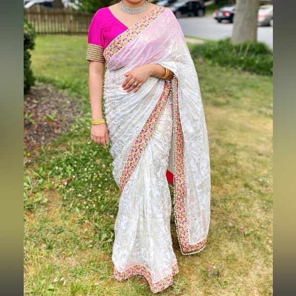 White georgette saree with pink blouse set - Picture 5 of 13